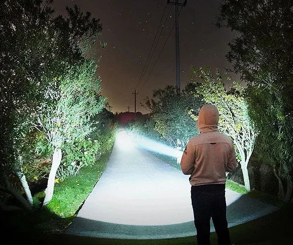 Compra 1 y llévate 2- Linterna Táctica Recargable